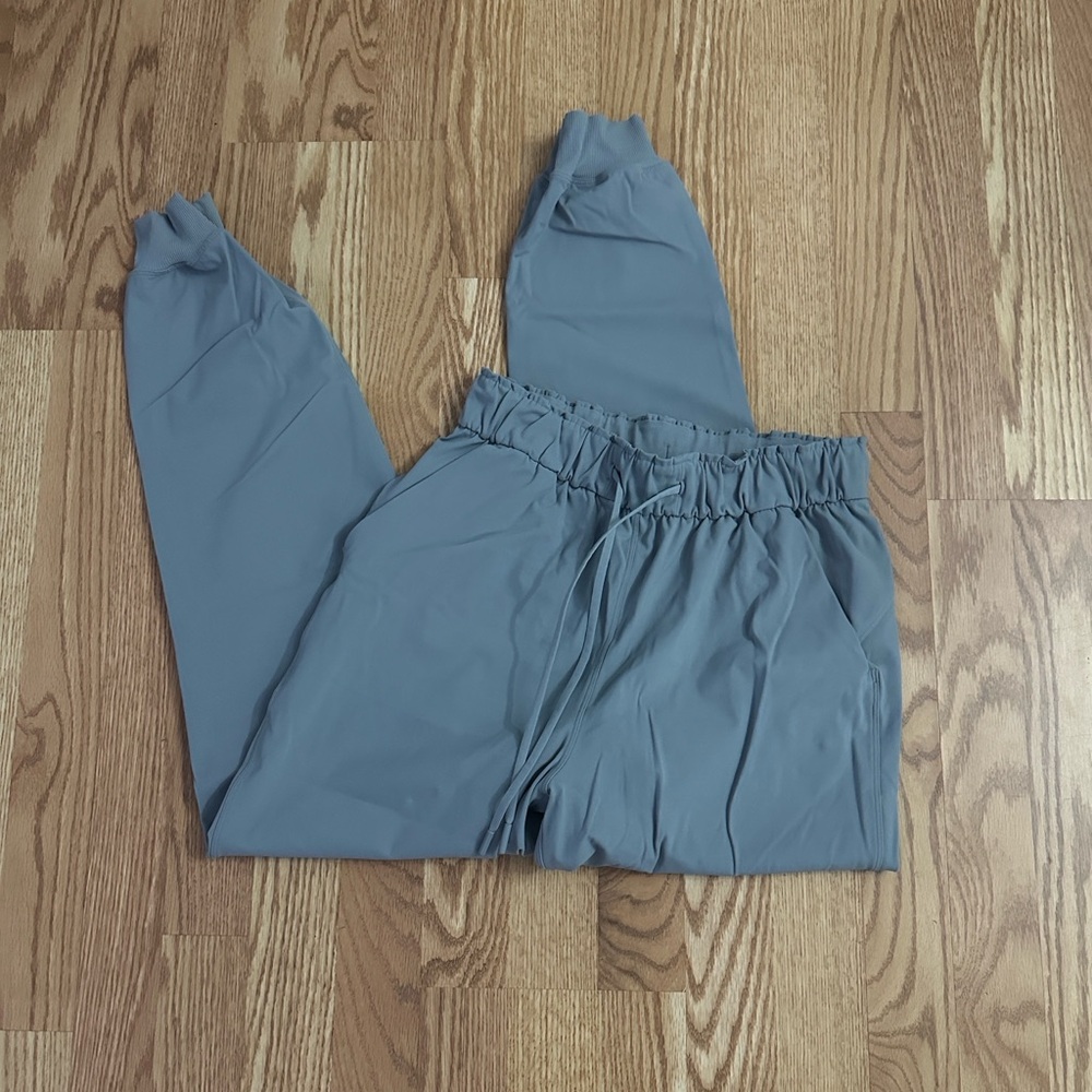 Lululemon women’s jogger size 6
